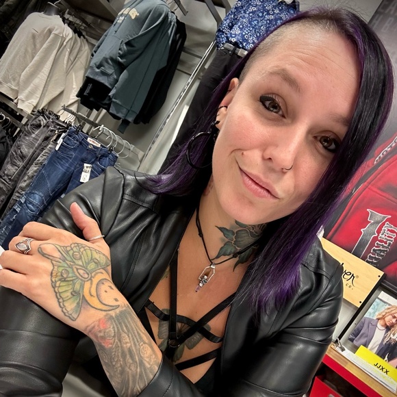 Meet your Posher, Sasha - Picture 1 of 1